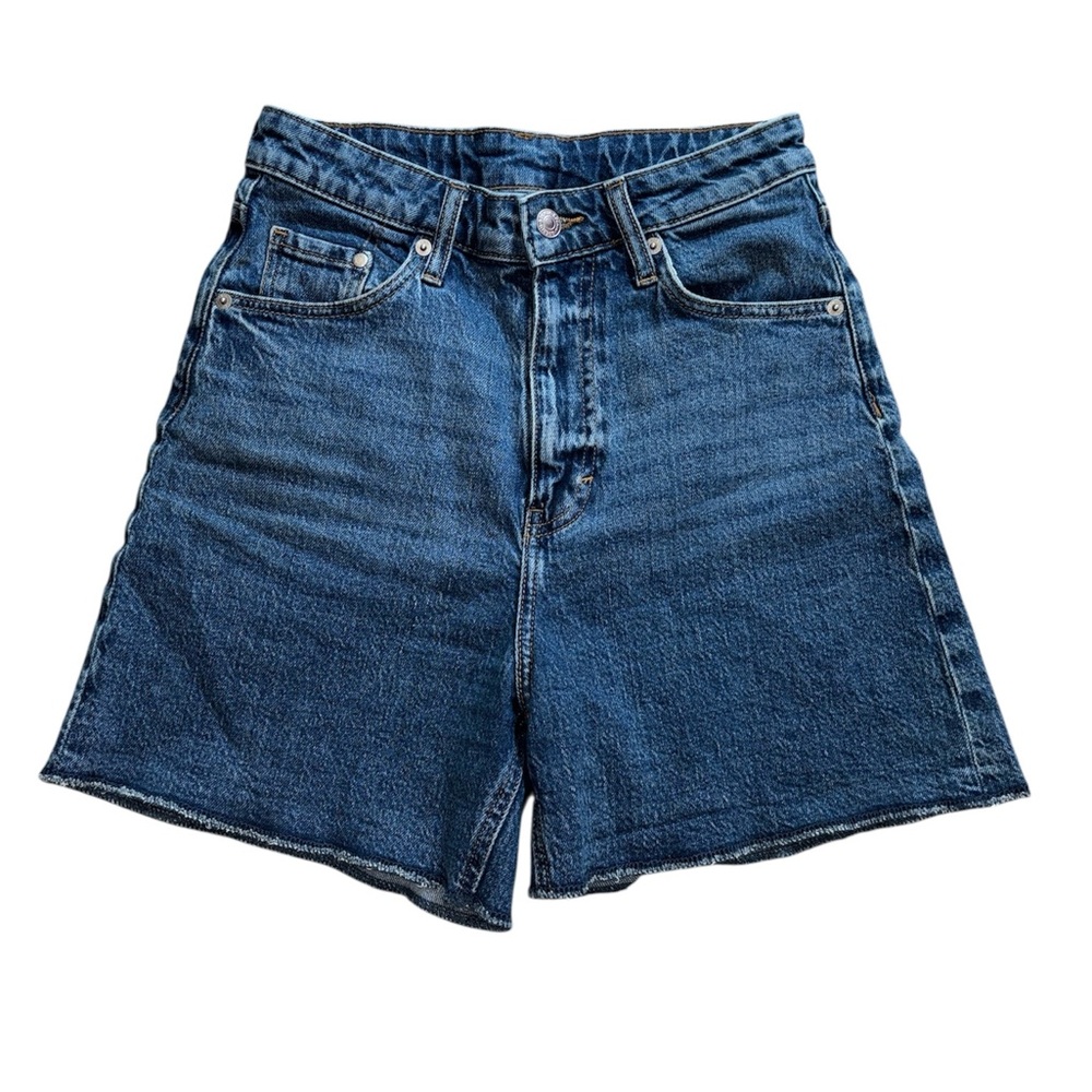 H&M Ultra High Waist Mom Denim Jean Shorts Medium Wash Sz 4